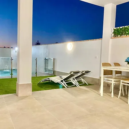 A Estrenar Villa Gallardo 3 con Piscina Privada - Soló Parejas o Familias-2